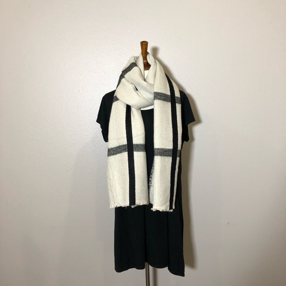 Gorgeous, heavy-weight scarf.  So cozy!!! - Picture 3 of 7